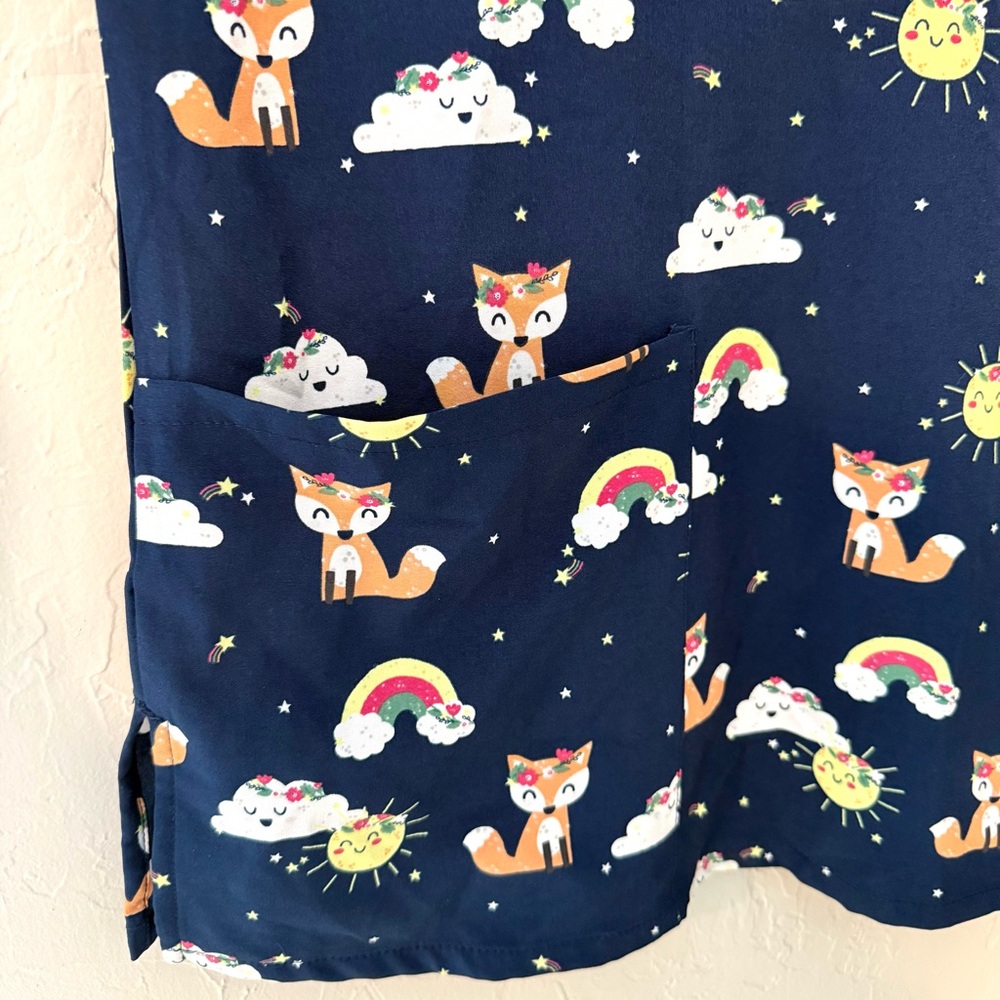 Tasha and Me-Women’s Scrub Top-Fox/Rainbow Pattern-Navy-Stretch-Size 2X-EUC - Picture 6 of 9